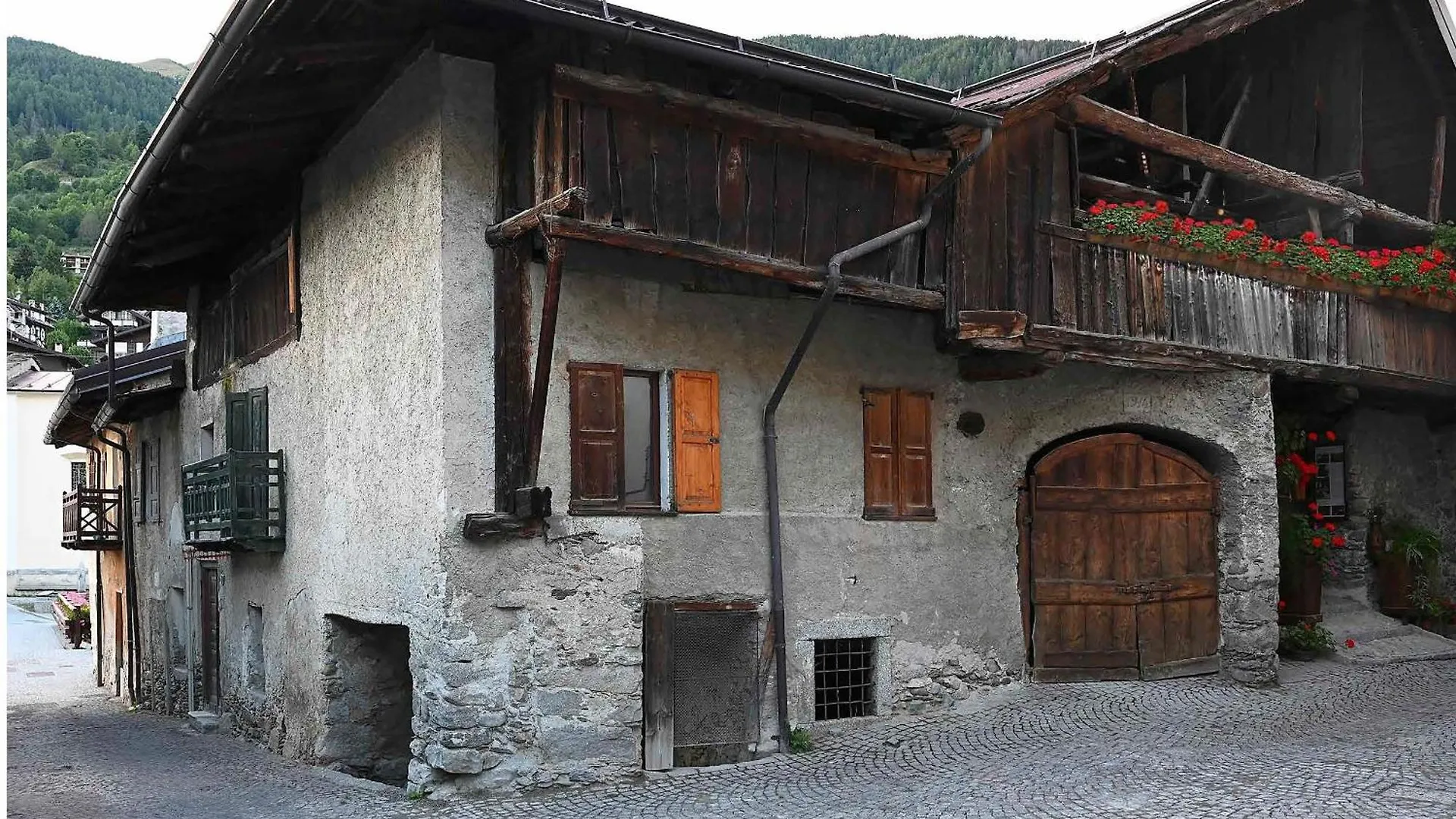 Castelpoggio Luxury Apartment Ponte Di Legno Italy